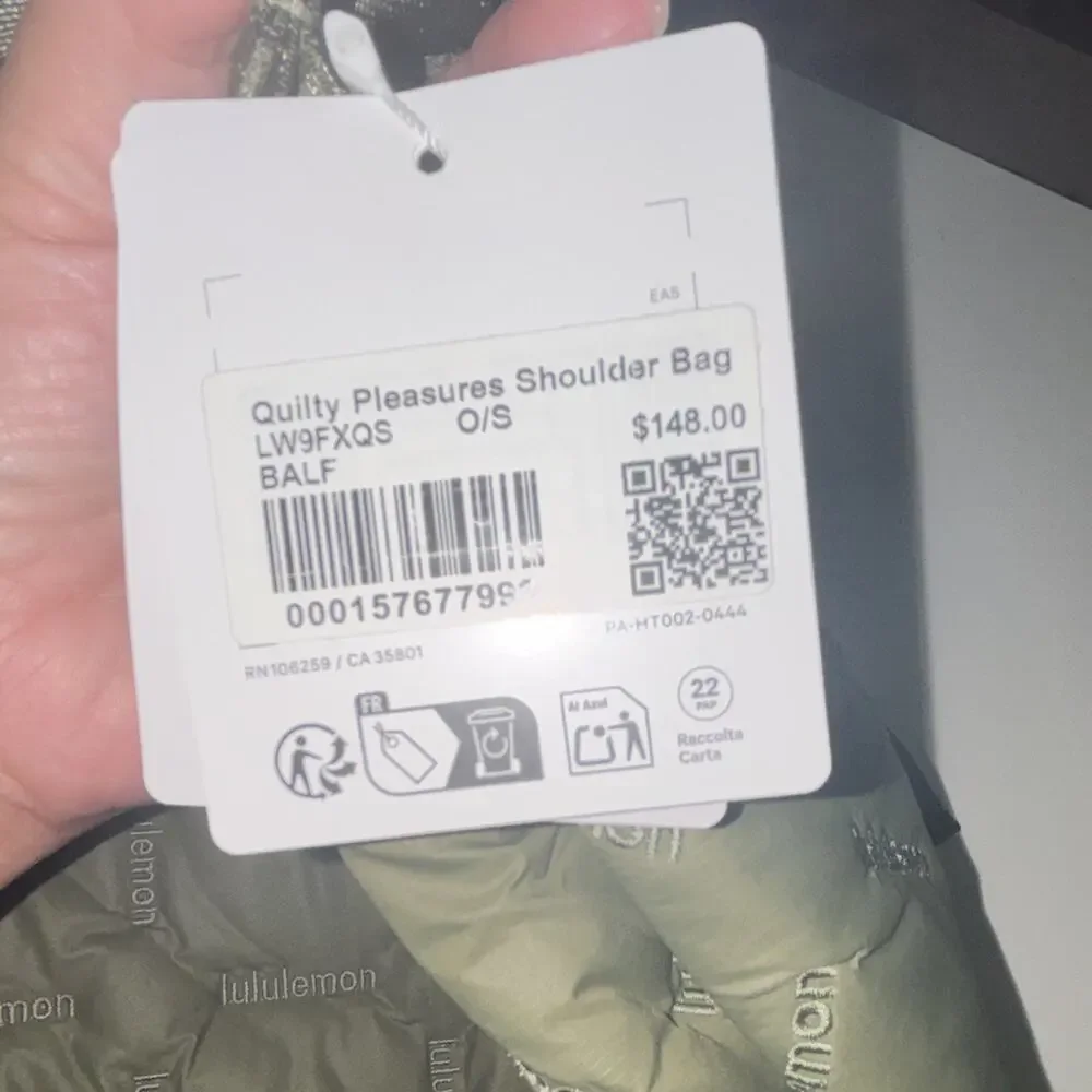 lululemon Quilty Pleasures Quilted/Puffer Shoulder Bag Logo Snap 14L